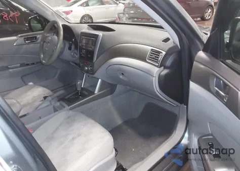 2010 Subaru Forester 2.5X Premium из США, поврежденный, VIN JF2SH6CC2AH725890